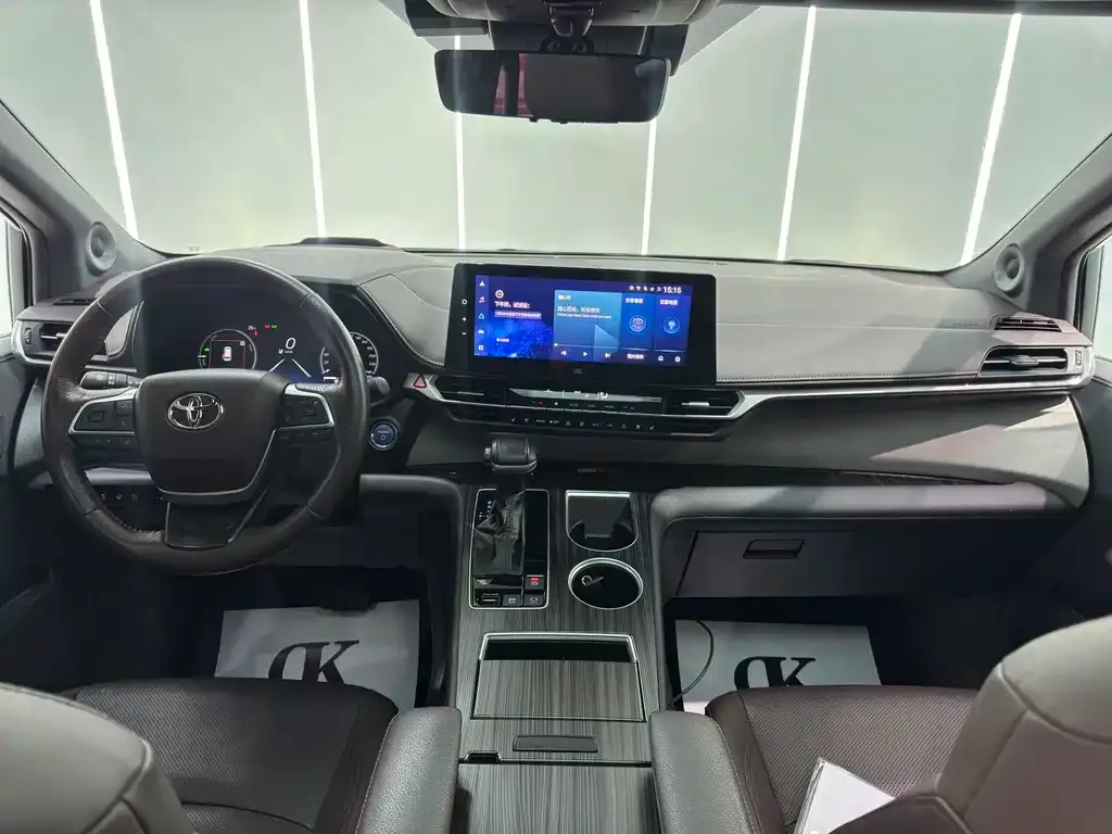 Toyota Granvia — фото 4