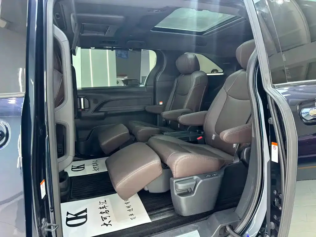 Toyota Granvia — фото 5