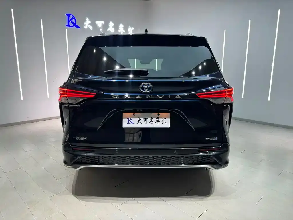 Toyota Granvia — фото 9