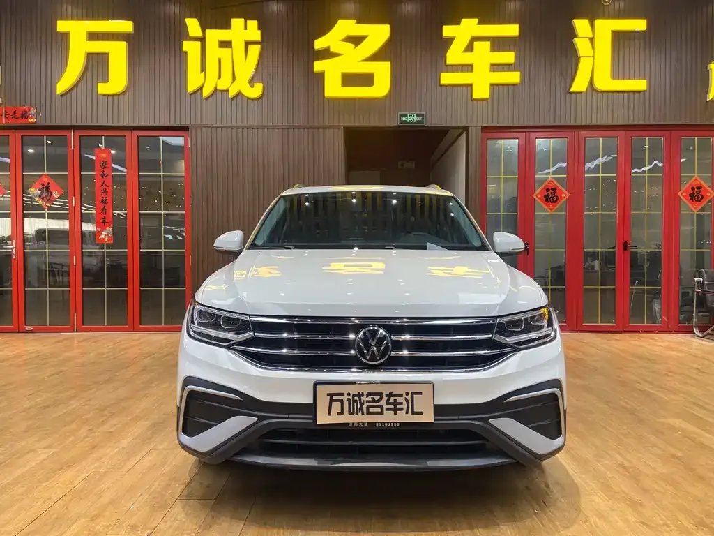Volkswagen Tiguan L — фото 9
