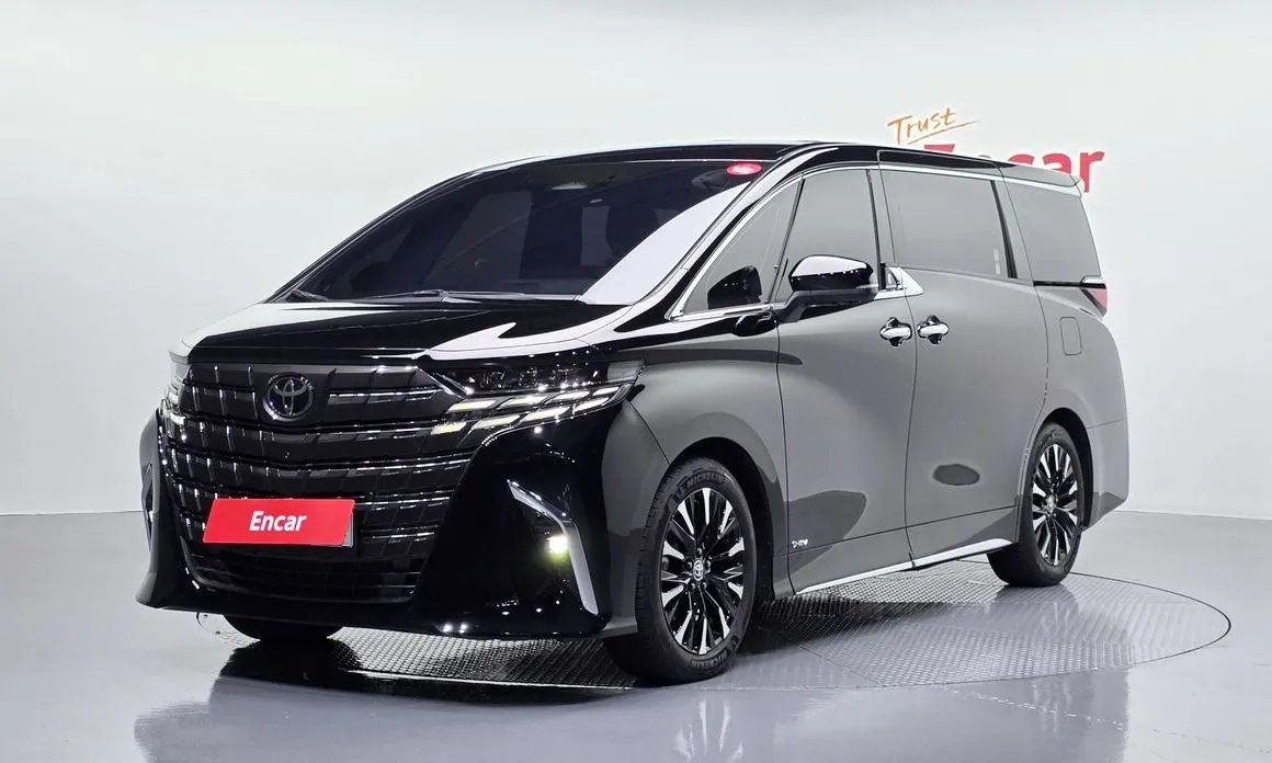 Toyota Alphard — фото 1