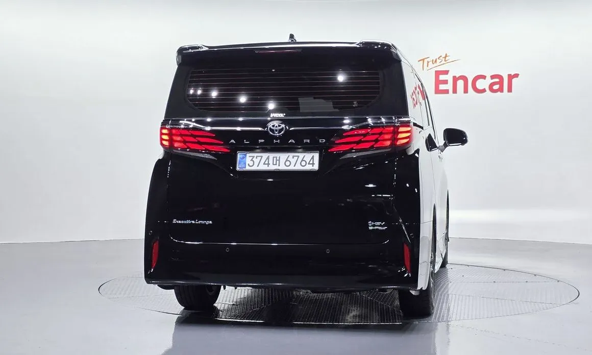 Toyota Alphard — фото 4