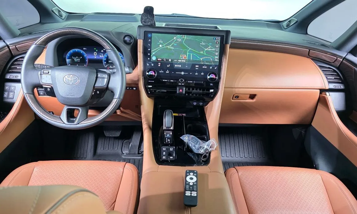 Toyota Alphard — фото 10