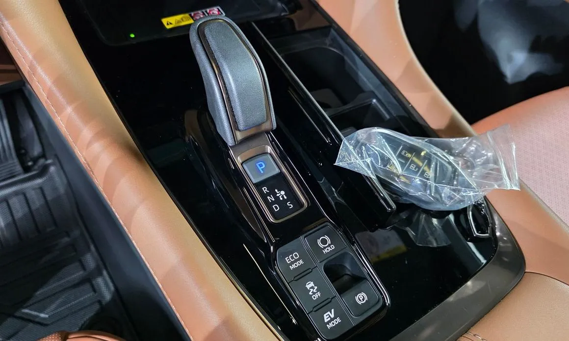 Toyota Alphard — фото 8