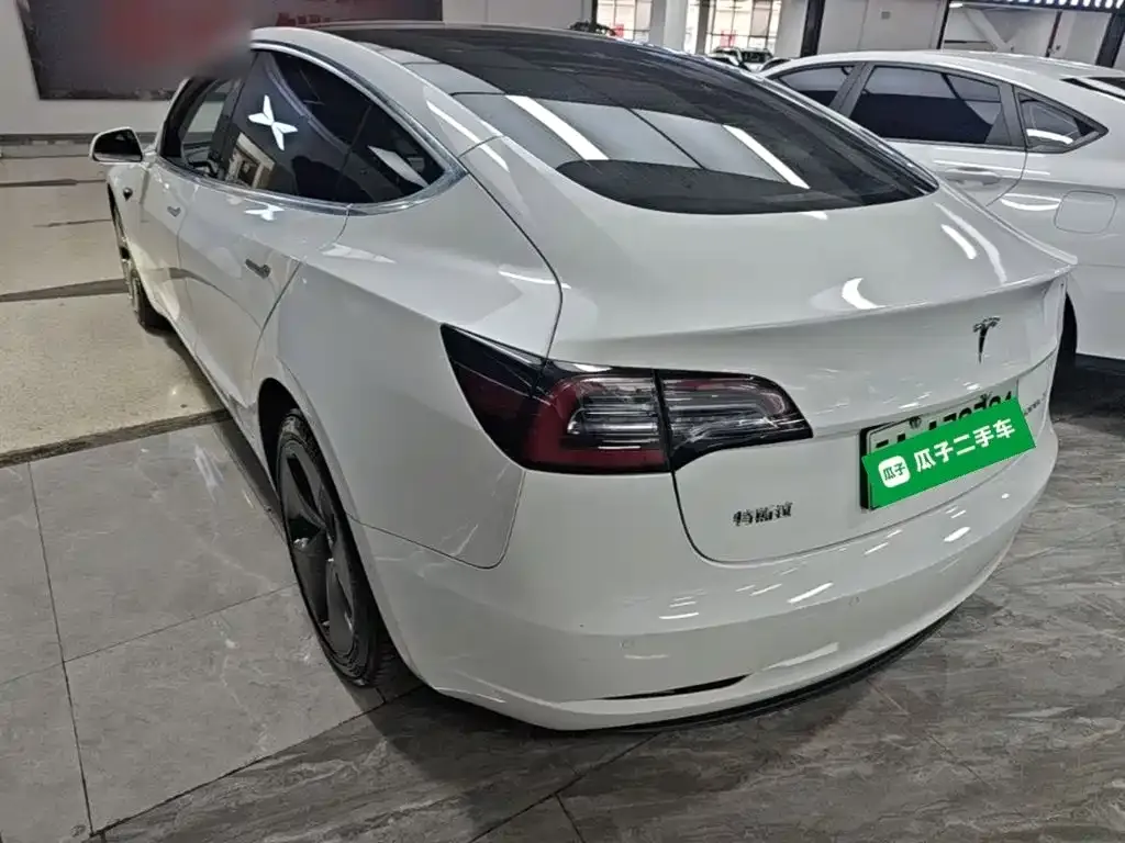 Tesla Model 3 — фото 10