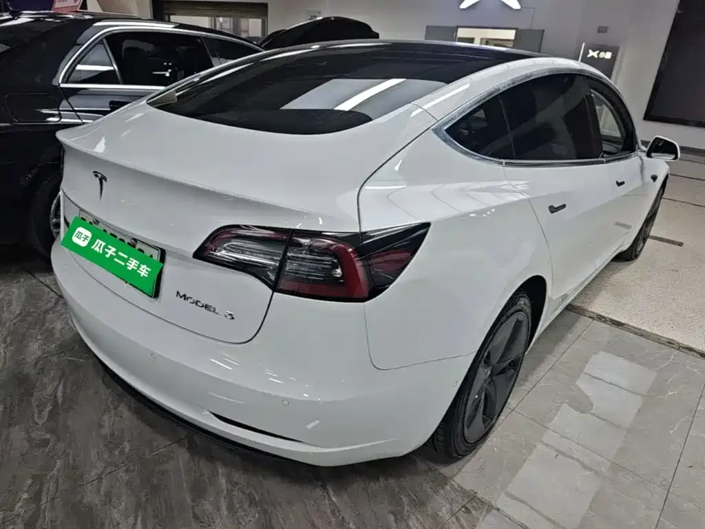 Tesla Model 3 — фото 9