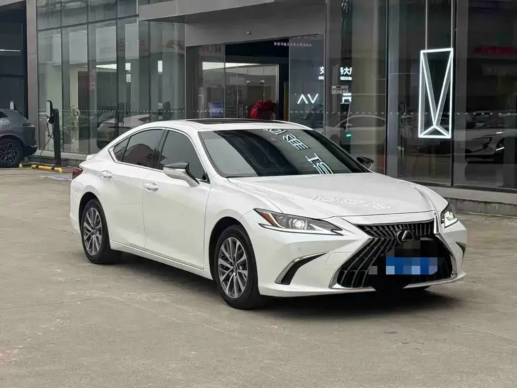 Lexus ES — фото 1