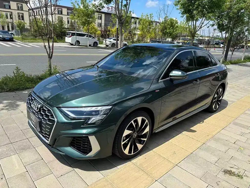 Audi A3 — фото 1