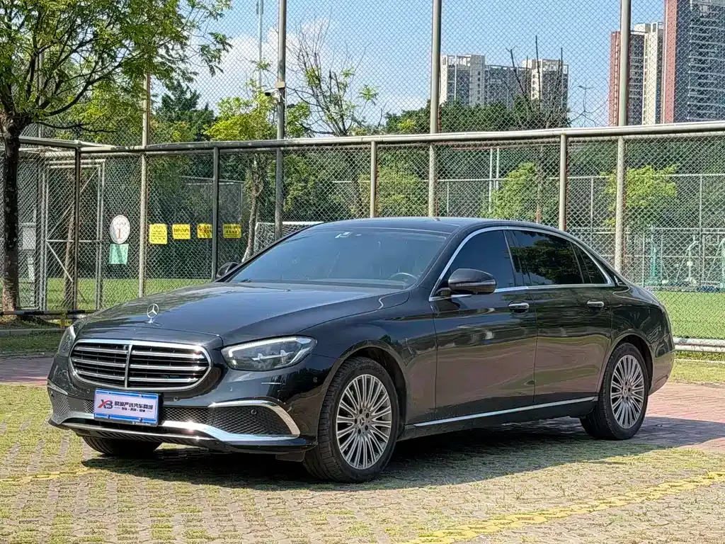 Mercedes-Benz E-Class — фото 1