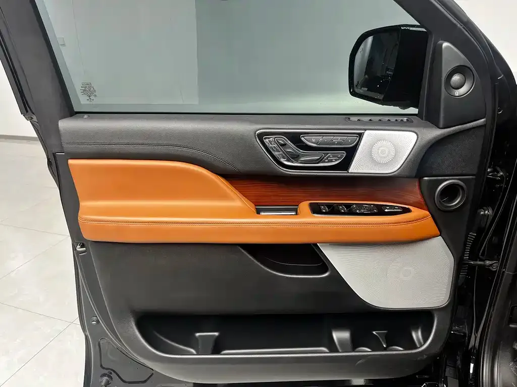 Lincoln Navigator — фото 9