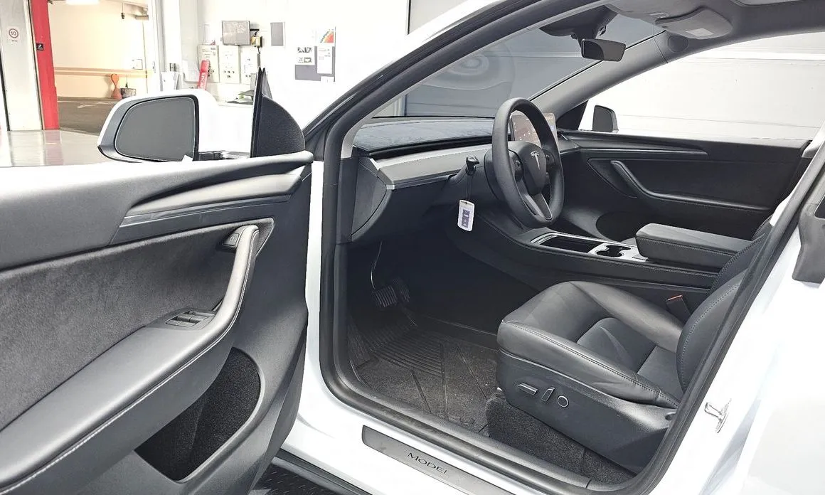 Tesla Model Y — фото 9
