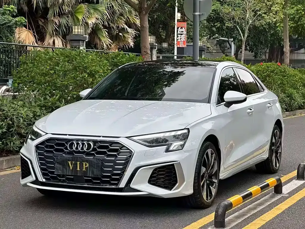 Audi A3 — фото 1