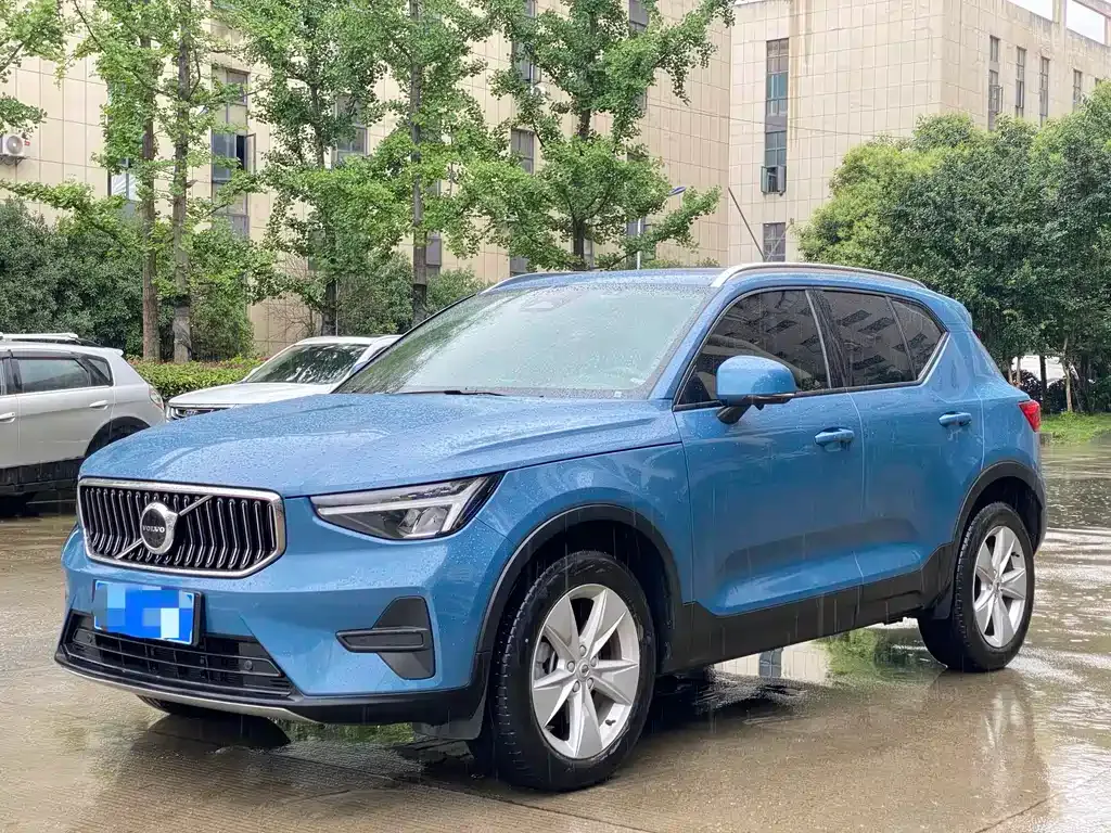 Volvo XC40 — фото 1