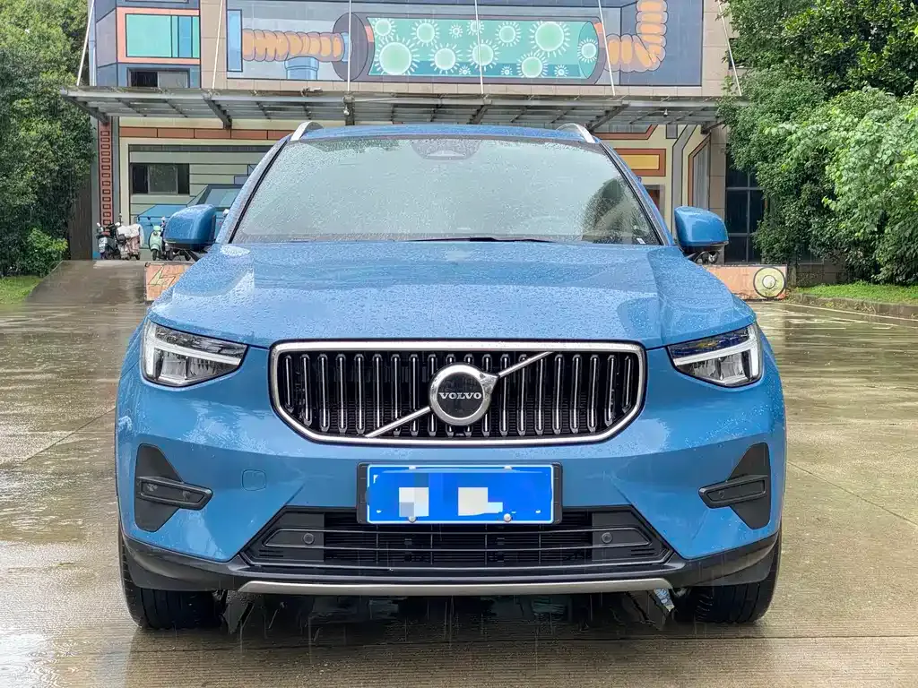 Volvo XC40 — фото 8