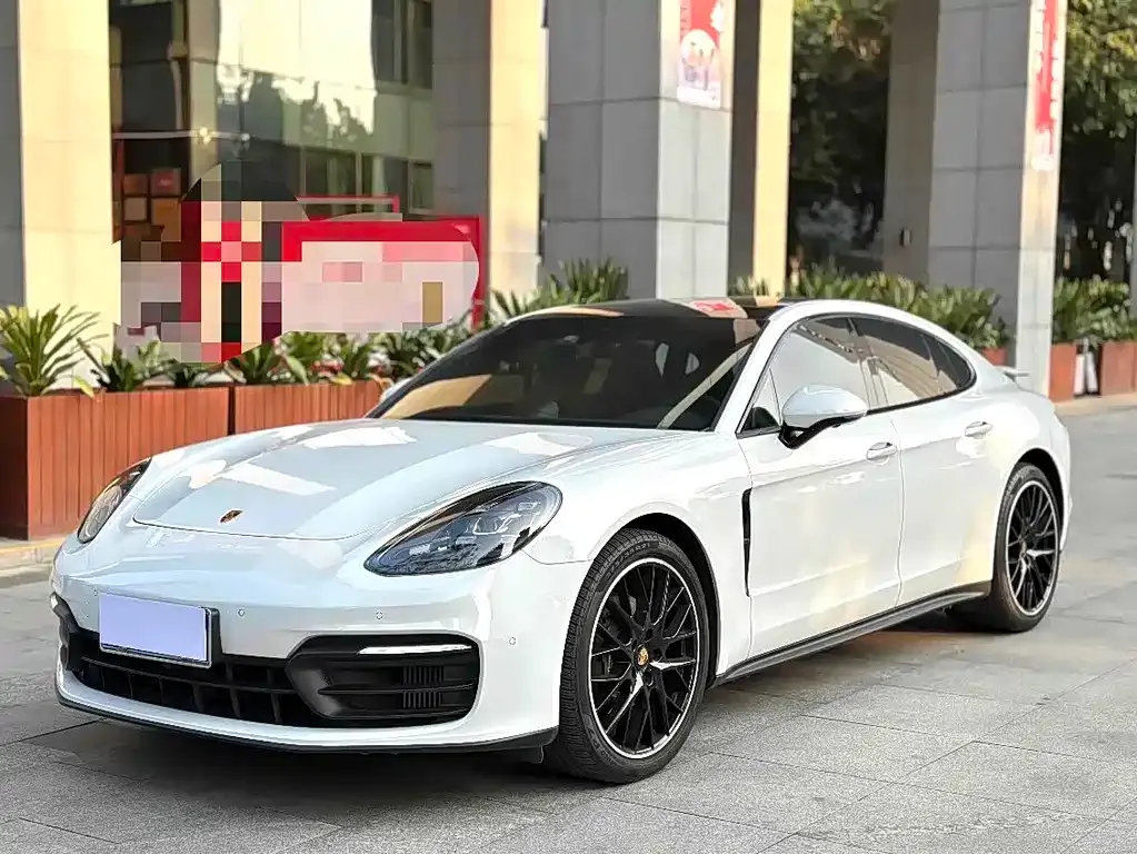 Porsche Panamera — фото 1