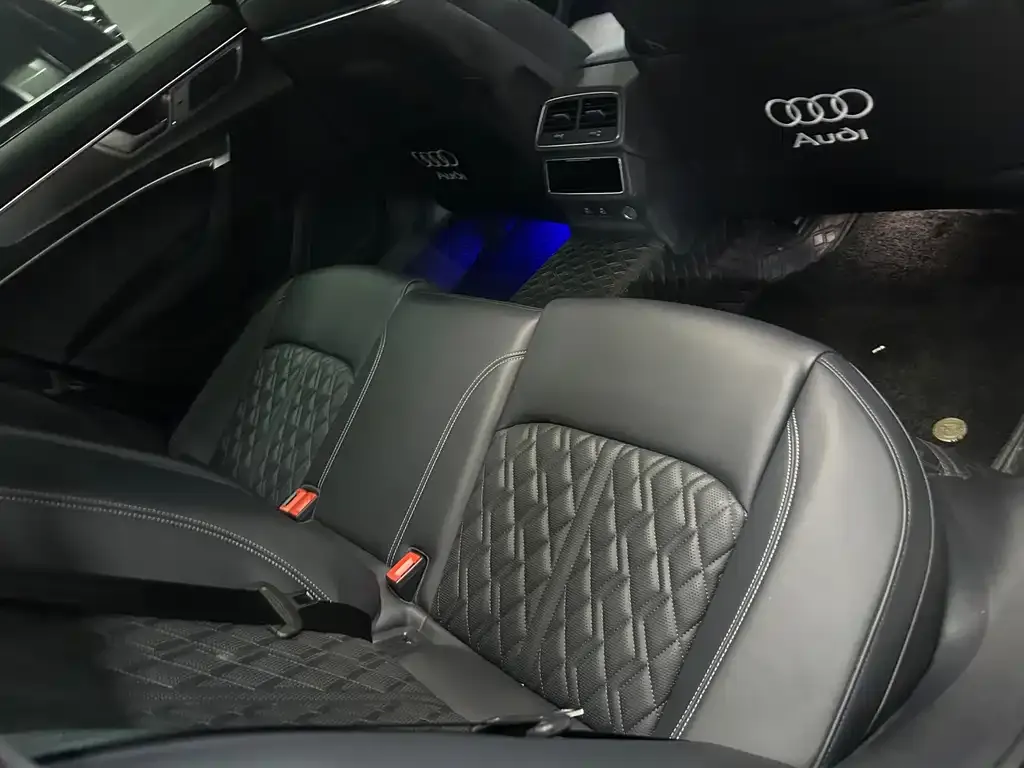 Audi A6L — фото 9