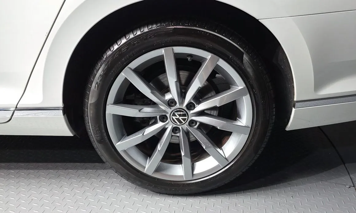 Volkswagen Passat — фото 10