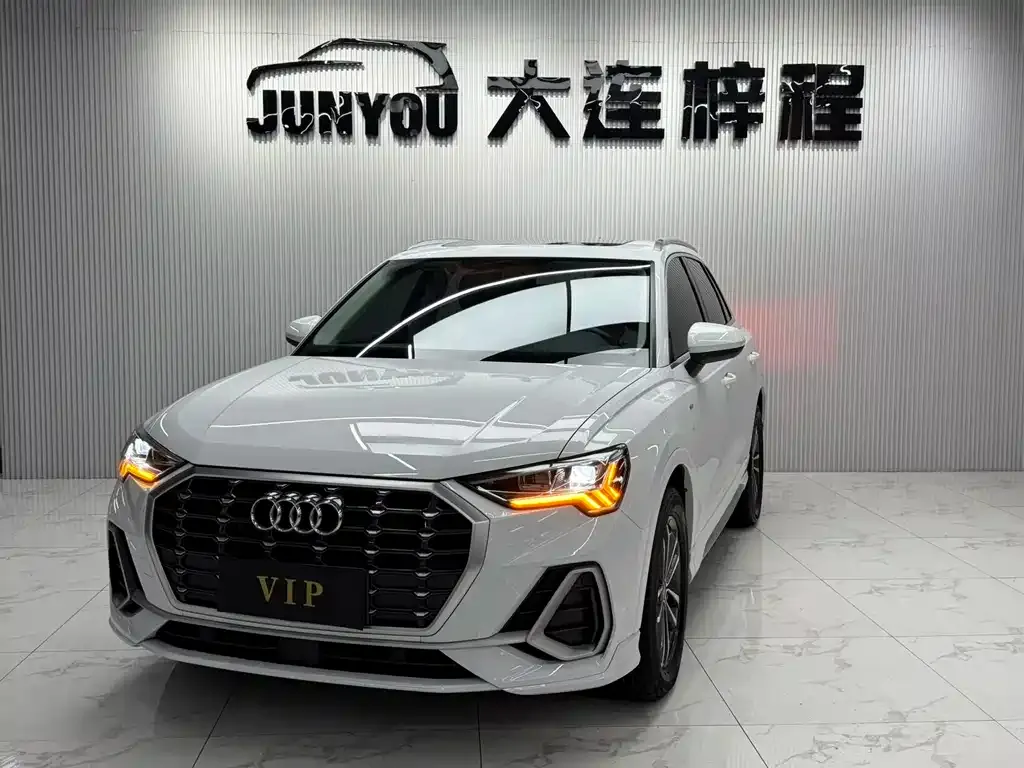 Audi Q3 — фото 1