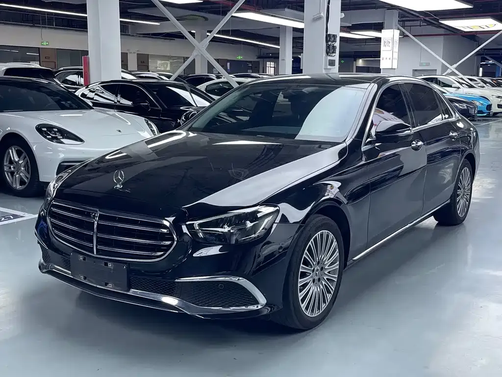 Mercedes-Benz E-Class — фото 1