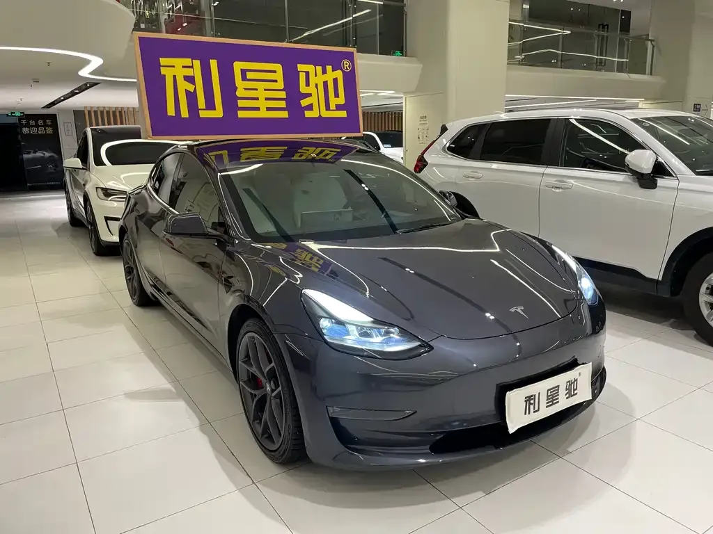 Tesla Model 3 — фото 10