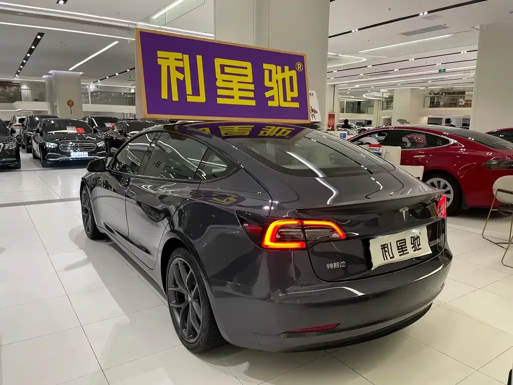 Tesla Model 3 — фото 6