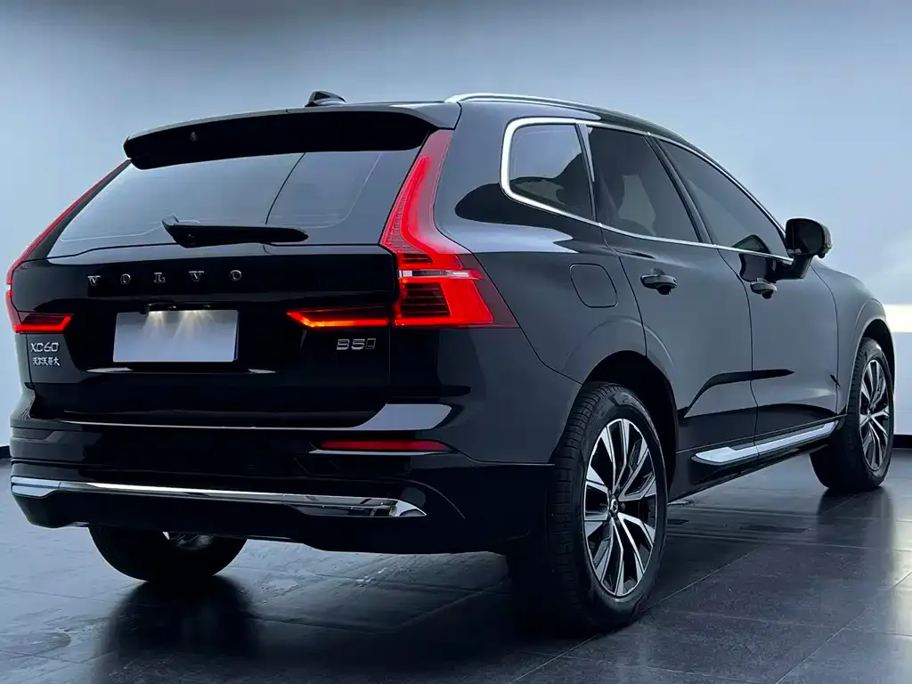 Volvo XC60 — фото 8