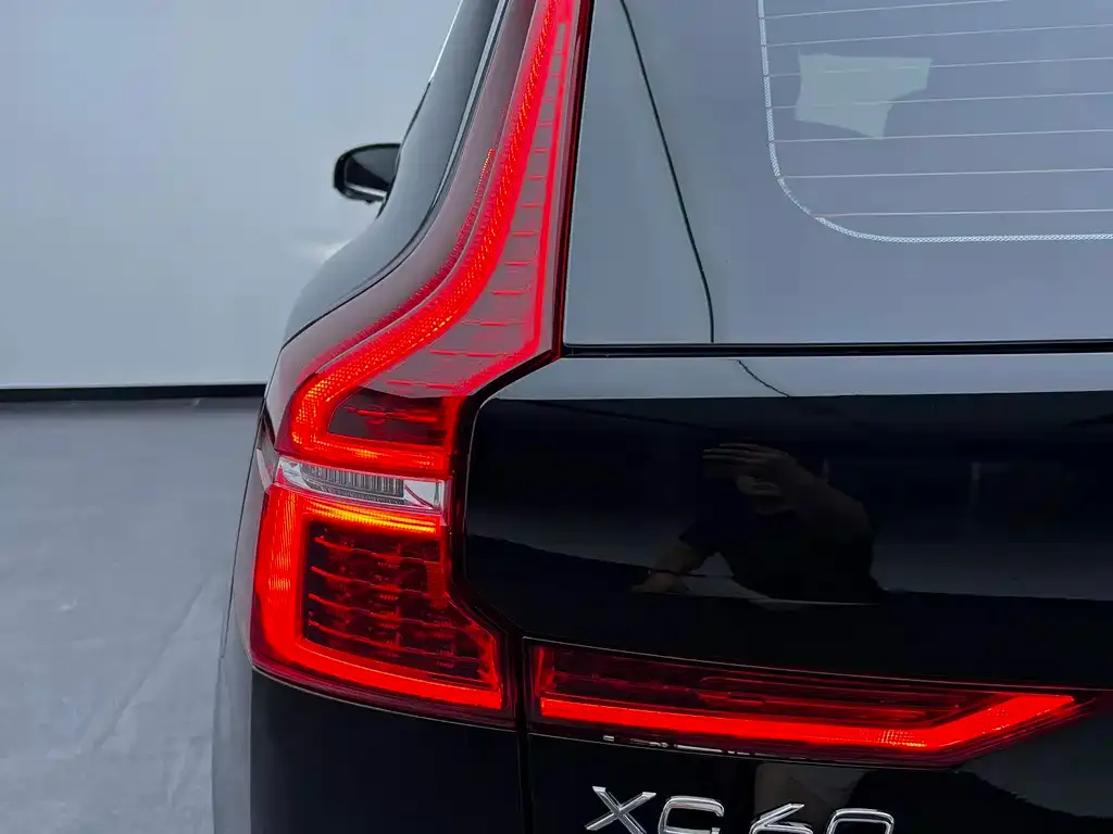 Volvo XC60 — фото 3