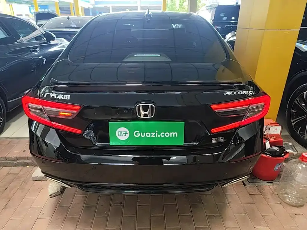 Honda Accord — фото 10