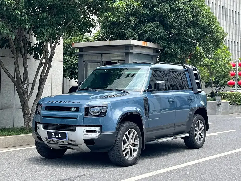 Land Rover Defender — фото 1