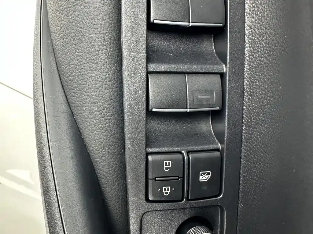 Toyota Corolla — фото 9