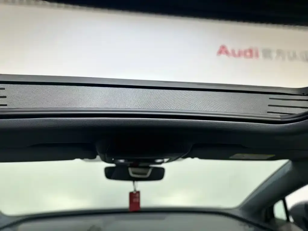 Audi Q4 e-tron — фото 7