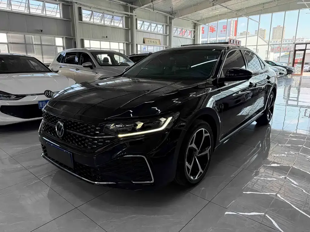 Volkswagen Passat — фото 1