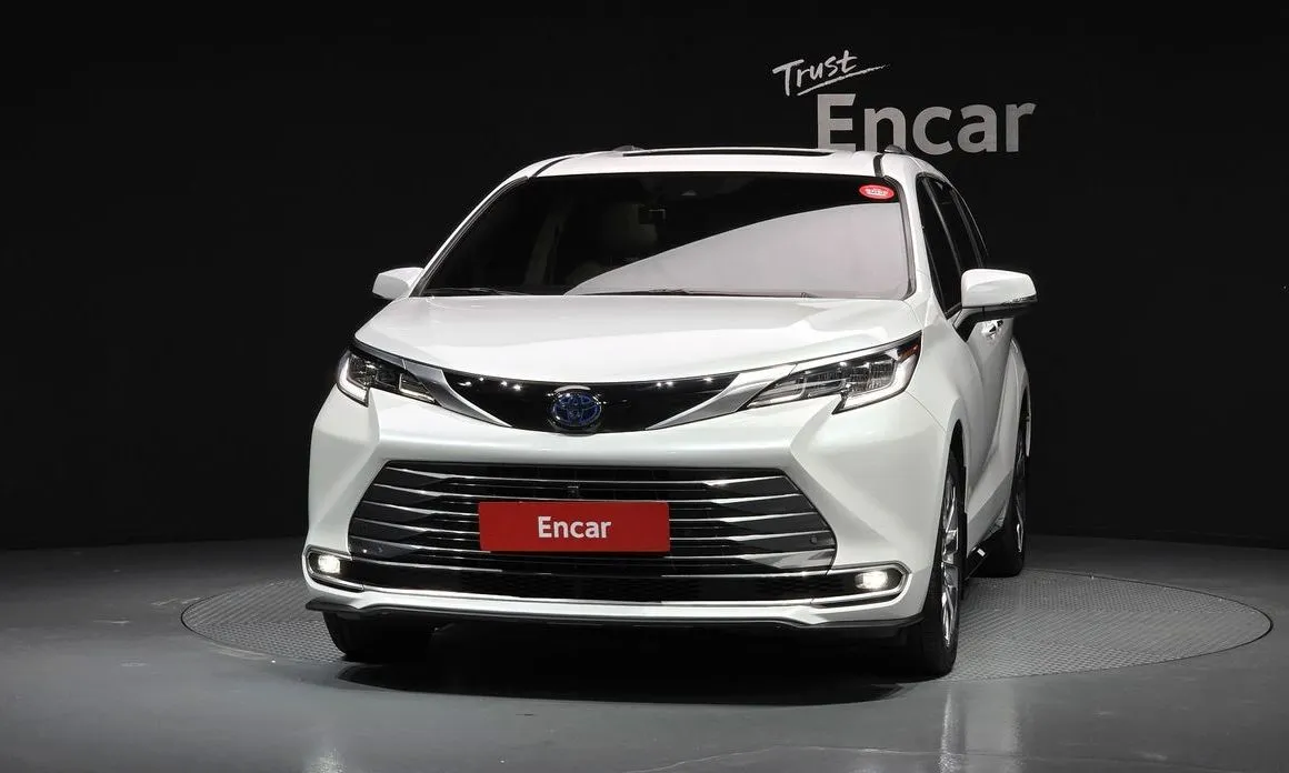 Toyota Sienna 2023 из KR, фото 3