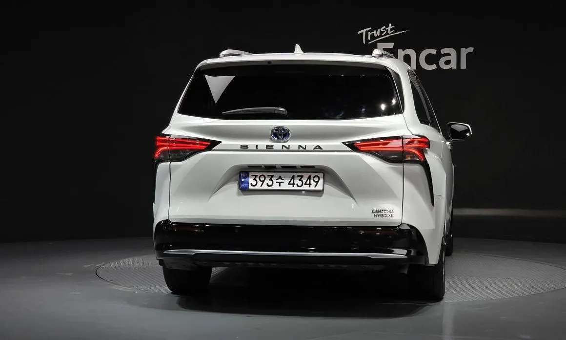 Toyota Sienna 2023 из KR, фото 2
