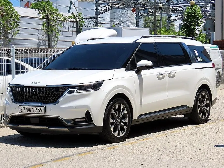 Kia Carnival — фото 1
