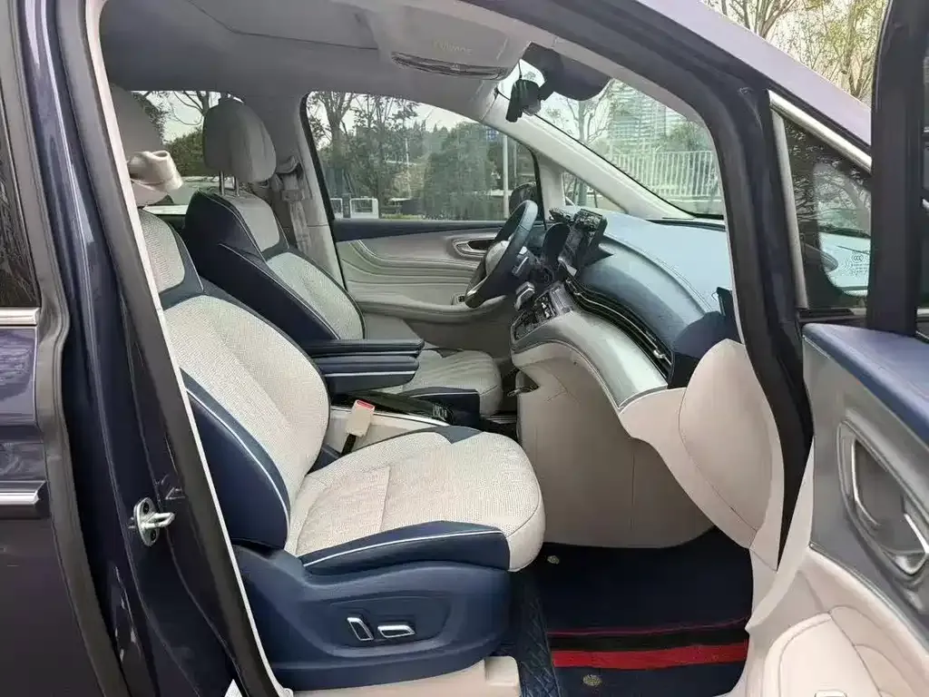 Roewe iMAX8 — фото 2