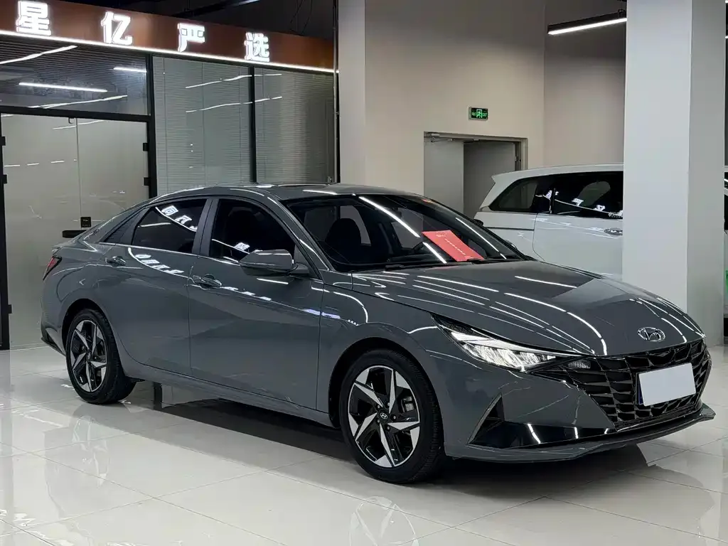 Hyundai Elantra — фото 2