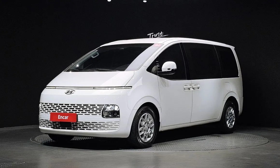 Hyundai Staria — фото 1