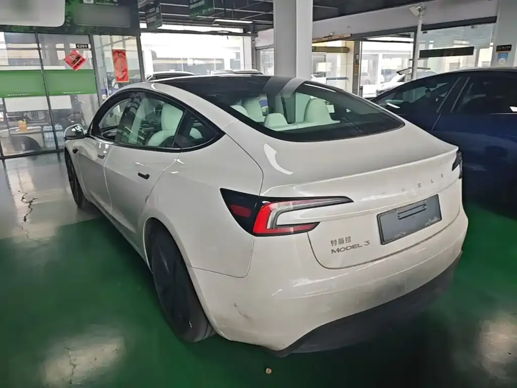 Tesla Model 3 — фото 10