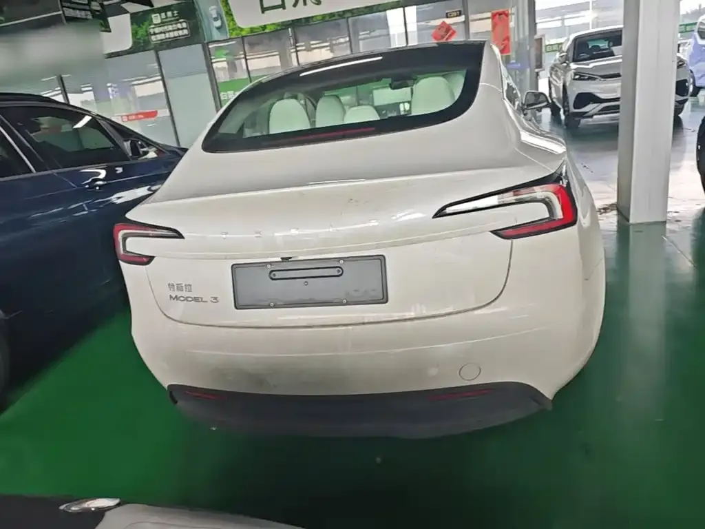 Tesla Model 3 — фото 3