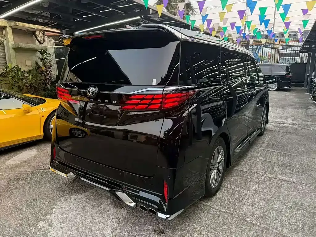 Toyota Alphard — фото 5