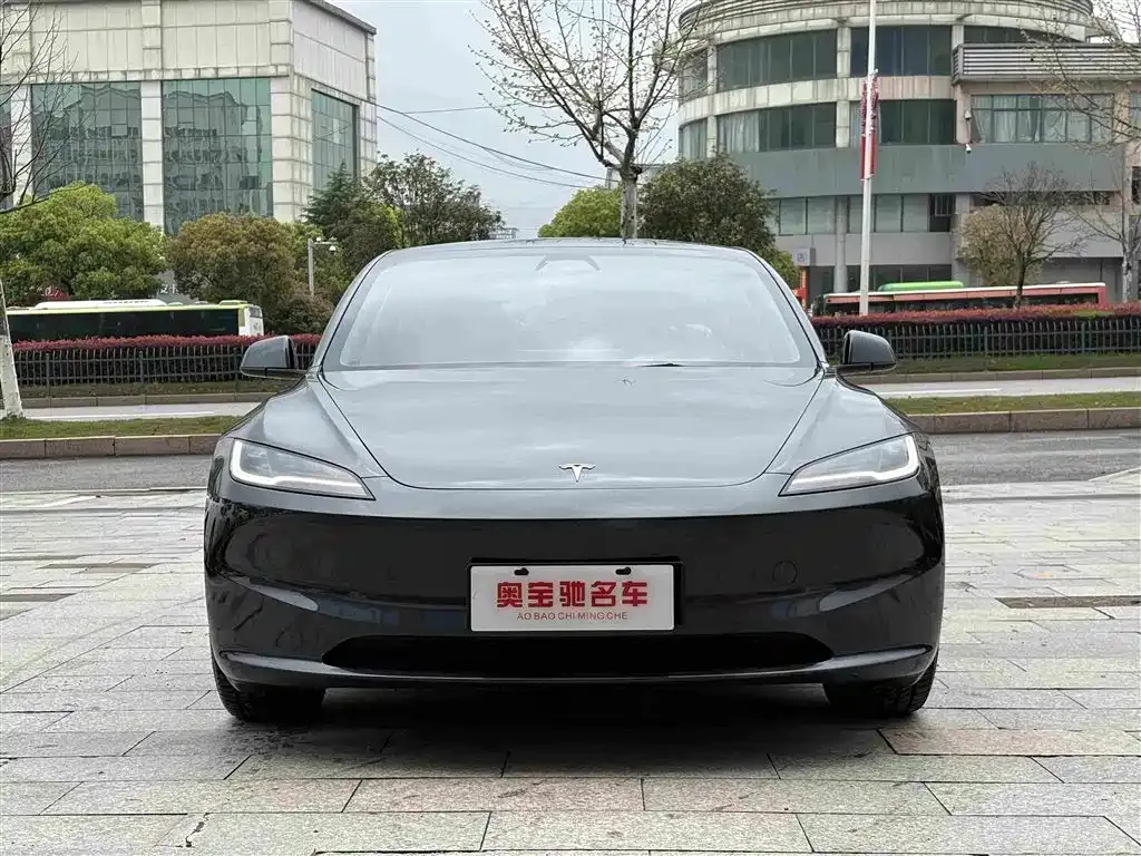 Tesla Model 3 — фото 7