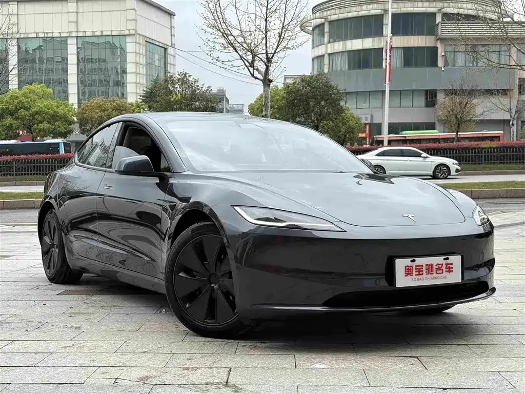 Tesla Model 3 — фото 9
