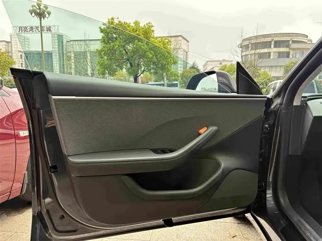 Tesla Model 3 — фото 4