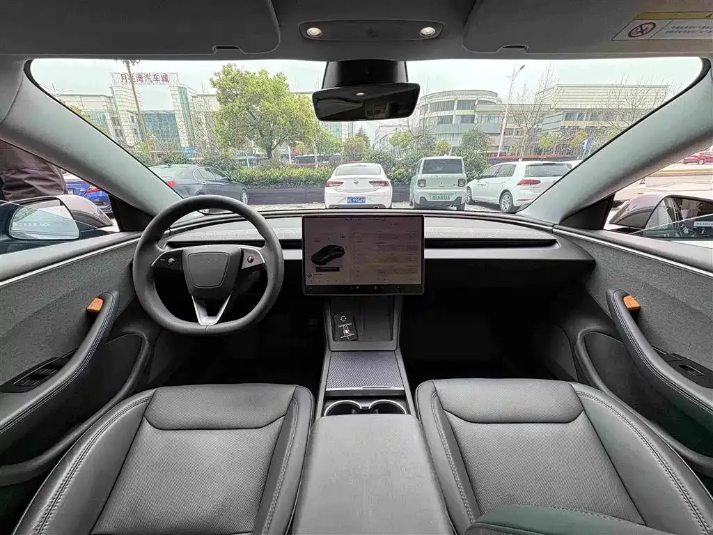 Tesla Model 3 — фото 8