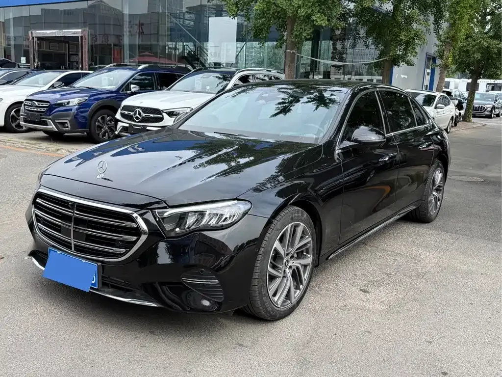 Mercedes-Benz E-Class — фото 1