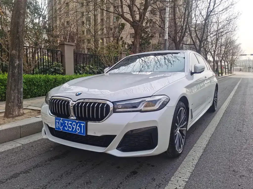 BMW 5 Series — фото 1