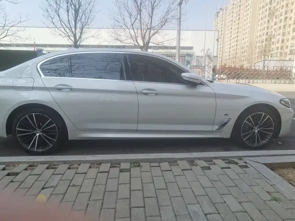 BMW 5 Series — фото 2