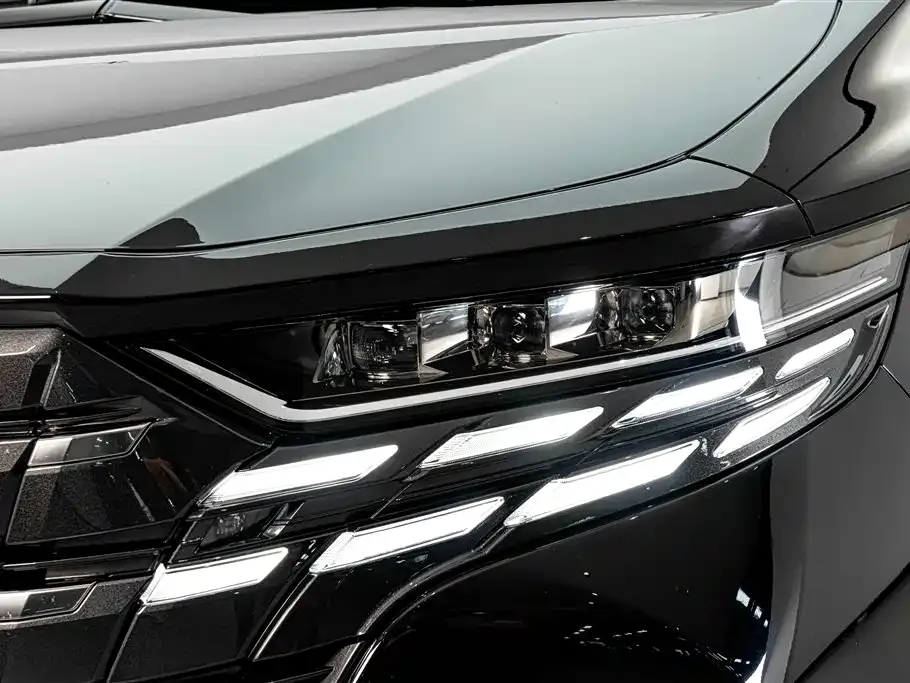 Toyota Alphard — фото 8