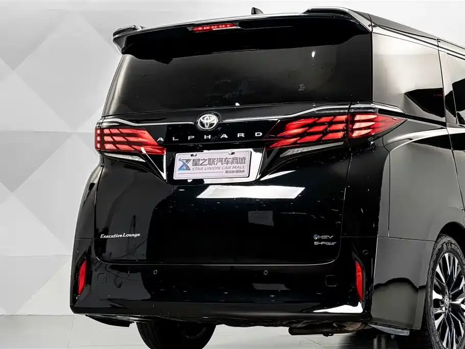 Toyota Alphard — фото 4